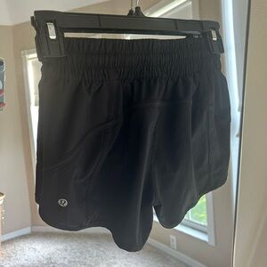 Lululemon High rise Hotty hot 4 inch shorts size 2